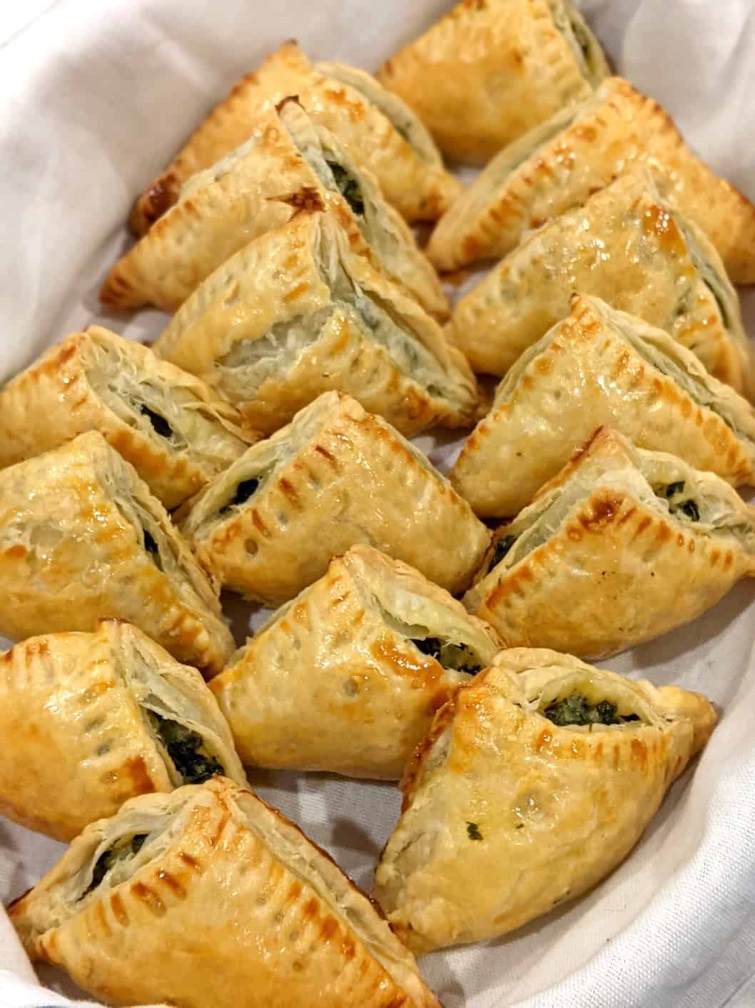 easy spanakopita triangles